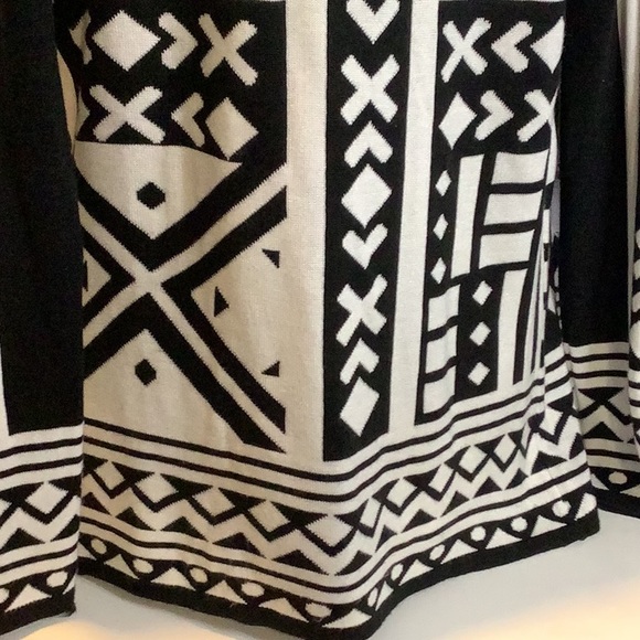 Bar III Black White Open Front Geometric Aztec Sweater Cardigan Size M - Picture 8 of 9